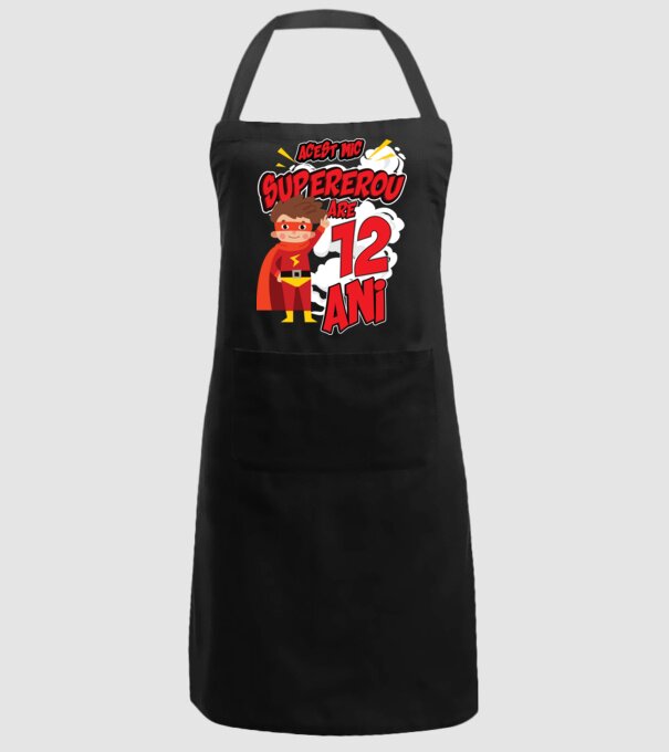 Acest mic supererou are 12 ani model negru pe tricou