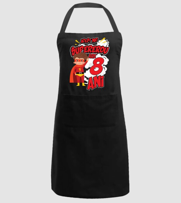 Acest mic supererou are 8 ani model negru pe tricou