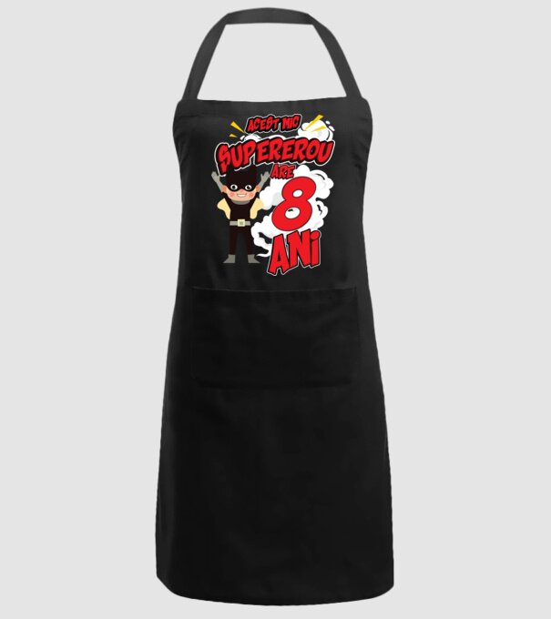 Acest mic supererou are 8 ani model negru pe tricou