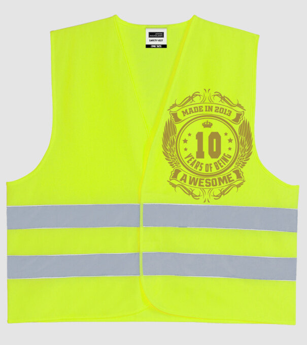 10 years of being awesome winged model galben neon pe tricou