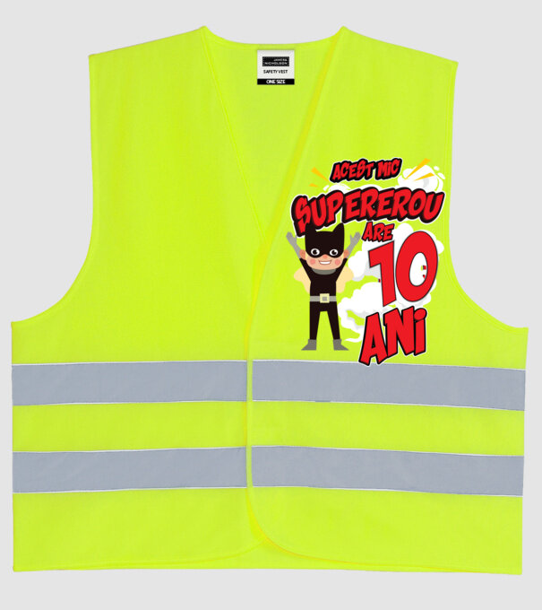 Acest mic supererou are 10 ani model galben neon pe tricou