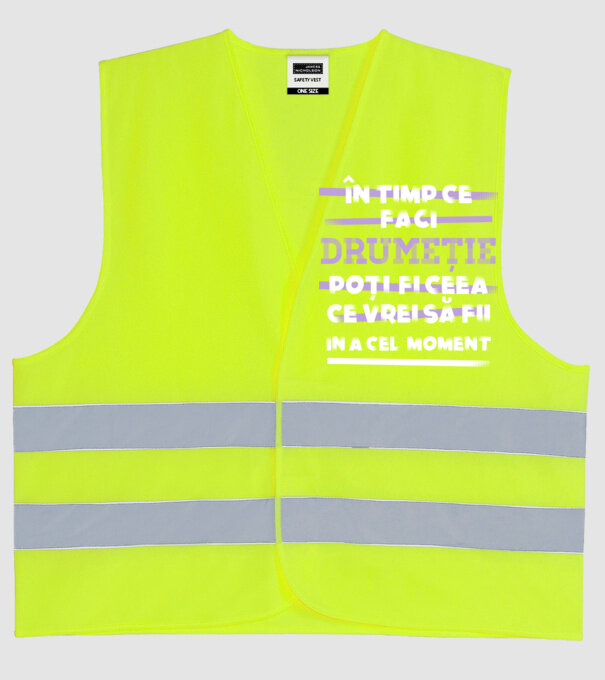 în timp ce faci drumeție poți fi ceea ce vrei să fii - în acel moment model galben neon pe tricou