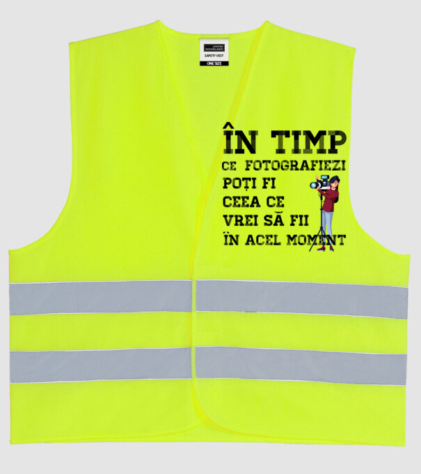 în timp ce fotografiezi poți fi ceea ce vrei să fii - în acel moment model galben neon pe tricou