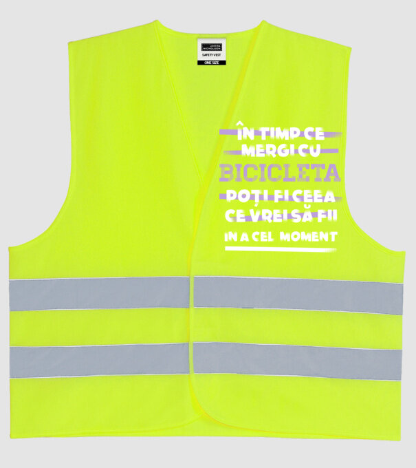 în timp ce mergi cu bicicleta poți fi ceea ce vrei să fii - în acel moment model galben neon pe tricou
