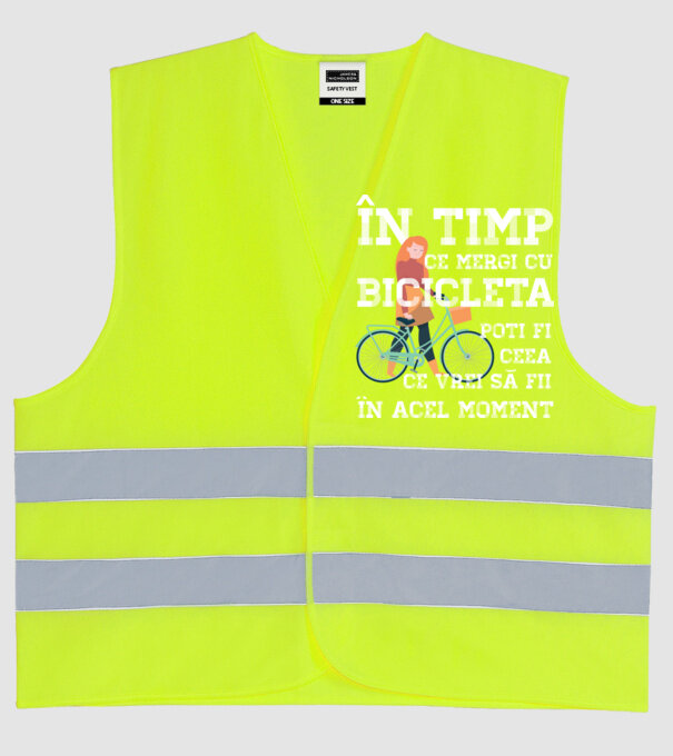 în timp ce mergi cu bicicleta poți fi ceea ce vrei să fii - în acel moment model galben neon pe tricou