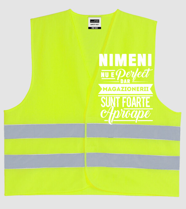 Nimeni nu e perfect, dar magazionerii sunt foarte aproape model galben neon pe tricou