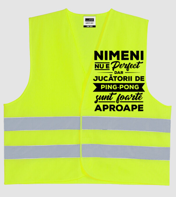 nimeni nu e perfect, dar jucătorii de ping-pong sunt foarte aproape model galben neon pe tricou