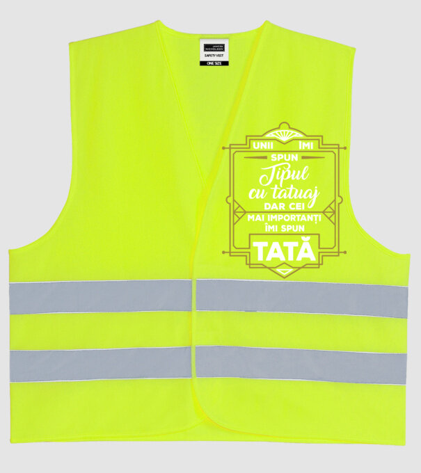 Unii îmi spun tipul cu tatuaj, dar cei mai importanți îmi spun tată model galben neon pe tricou