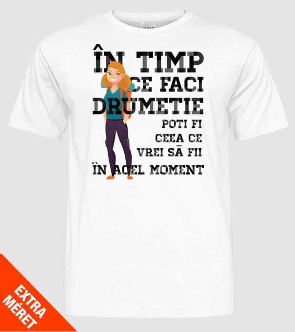 în timp ce faci drumeție poți fi ceea ce vrei să fii - în acel moment model alb pe tricou
