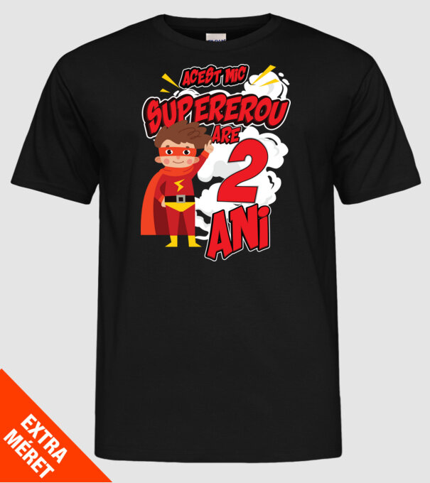 Acest mic supererou are 2 ani model negru pe tricou