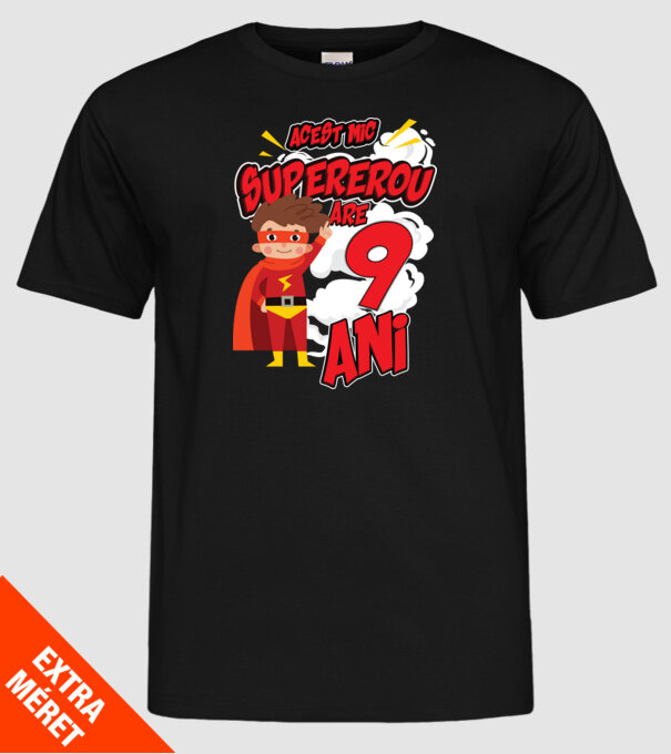 Acest mic supererou are 9 ani model negru pe tricou