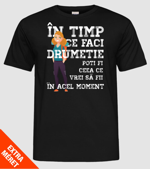 în timp ce faci drumeție poți fi ceea ce vrei să fii - în acel moment model negru pe tricou