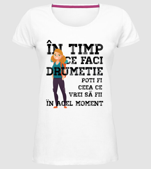 în timp ce faci drumeție poți fi ceea ce vrei să fii - în acel moment model alb pe tricou
