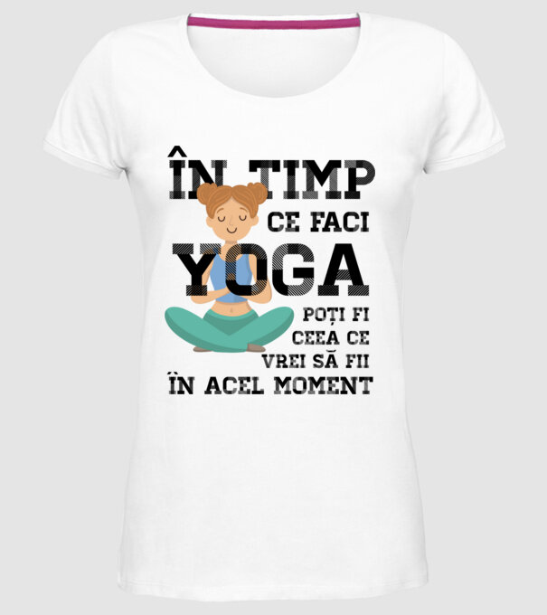 în timp ce faci yoga poți fi ceea ce vrei să fii - în acel moment model alb pe tricou