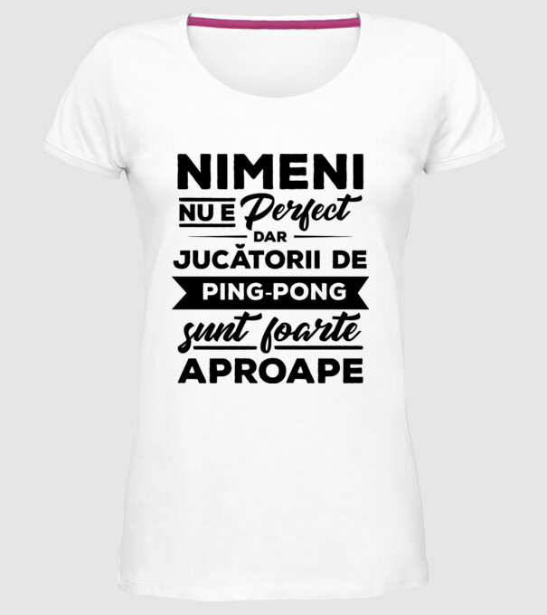 nimeni nu e perfect, dar jucătorii de ping-pong sunt foarte aproape model alb pe tricou