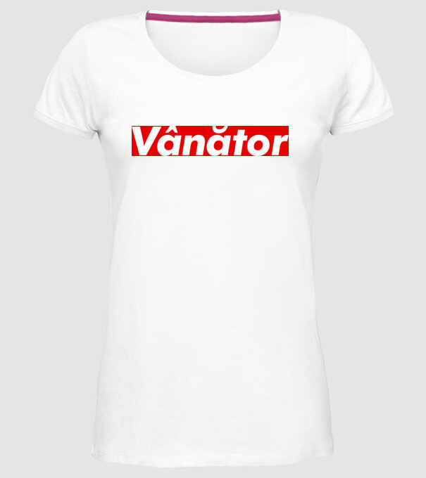 vânător model alb pe tricou