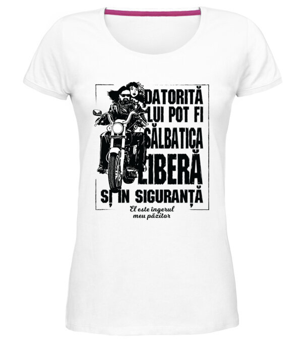  model  pe tricou