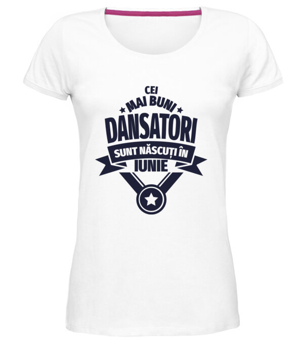  model  pe tricou