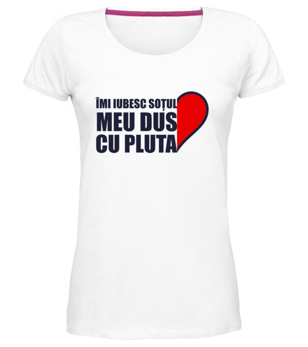  model  pe tricou