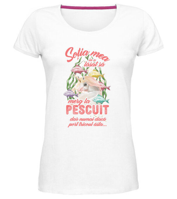  model  pe tricou