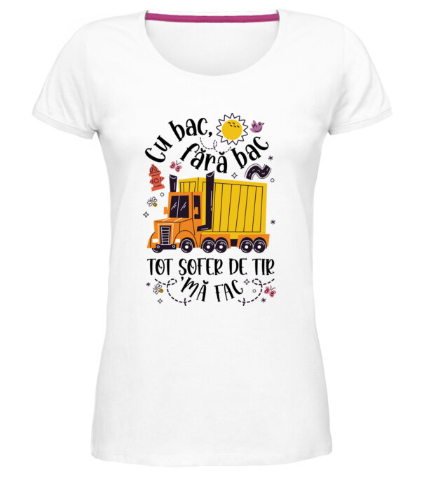  model  pe tricou