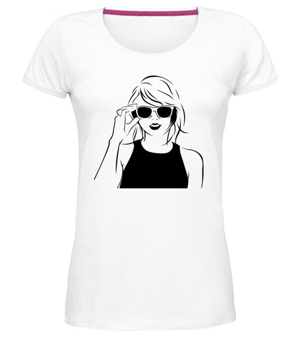  model  pe tricou