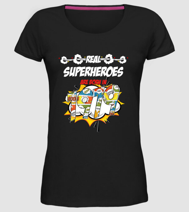 real superheroes are born in 1979 model negru pe tricou