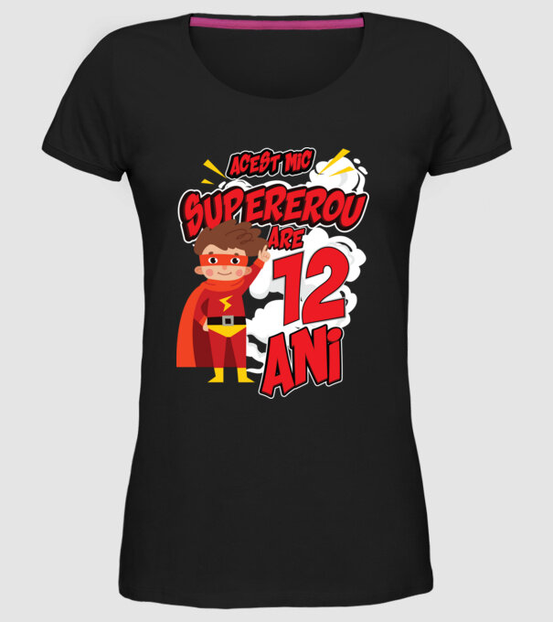 Acest mic supererou are 12 ani model negru pe tricou