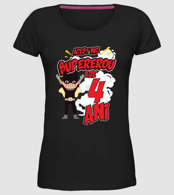 Acest mic supererou are 4 ani model negru pe tricou