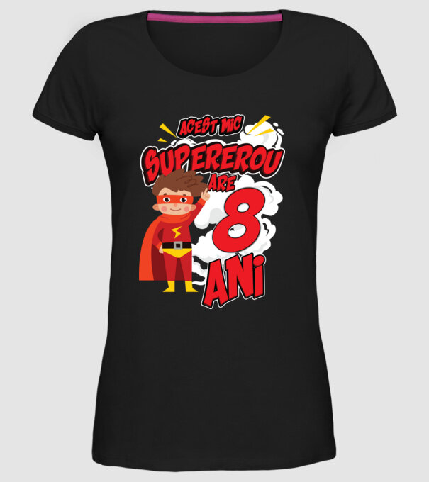 Acest mic supererou are 8 ani model negru pe tricou