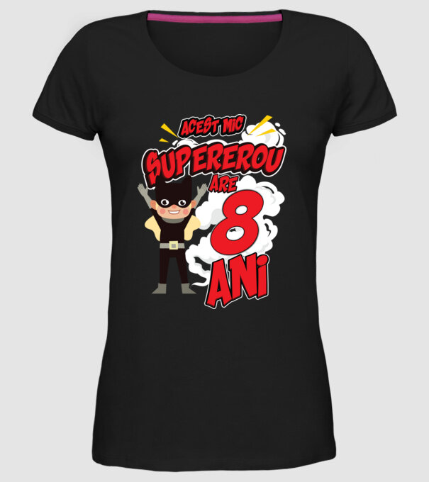 Acest mic supererou are 8 ani model negru pe tricou
