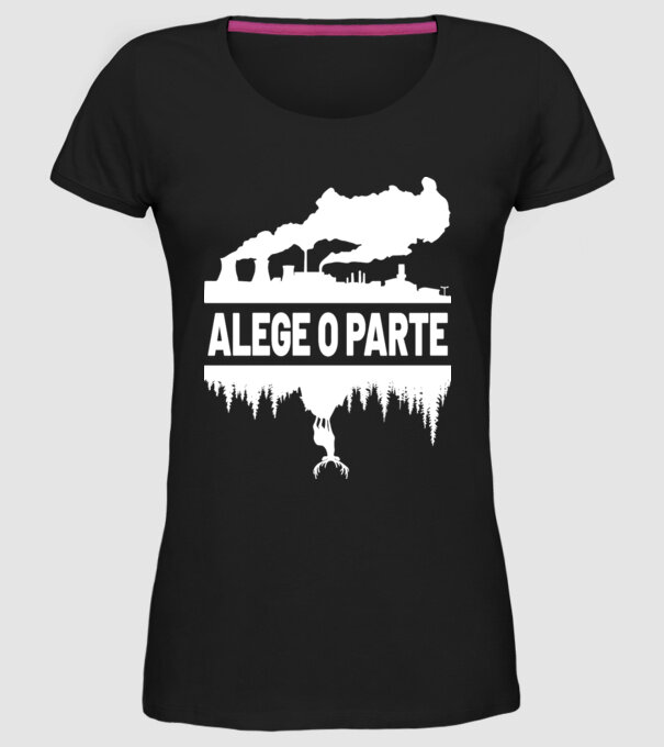 Alege o parte model negru pe tricou