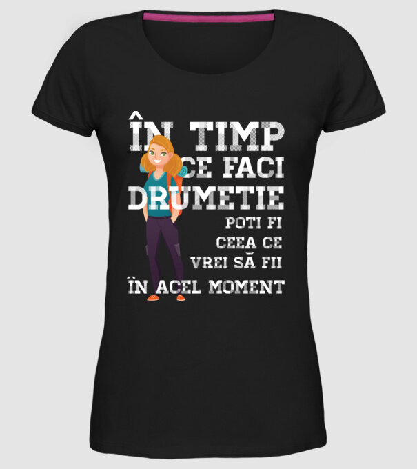 în timp ce faci drumeție poți fi ceea ce vrei să fii - în acel moment model negru pe tricou