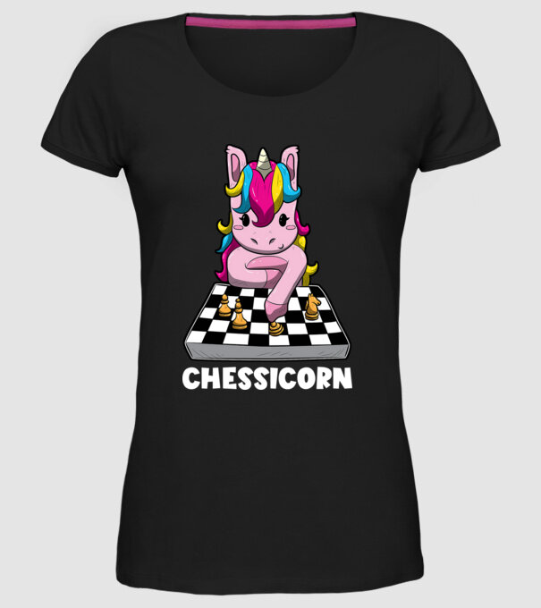 Chessicorn model negru pe tricou