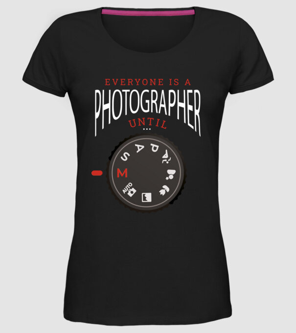 Everyone is a photographer until model negru pe tricou