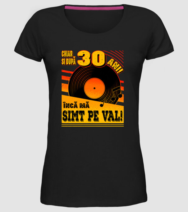 Încă mă simt pe val! 30 model negru pe tricou
