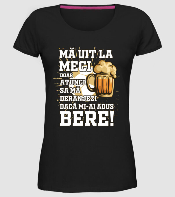Mă uit la meci model negru pe tricou