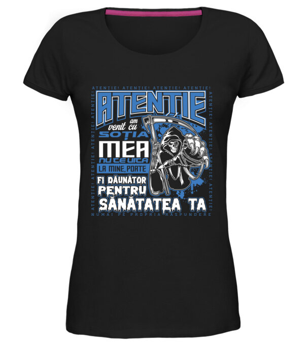  model  pe tricou