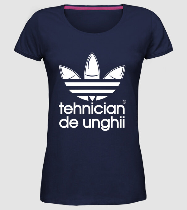 tehnician de unghii model albastru închis pe tricou