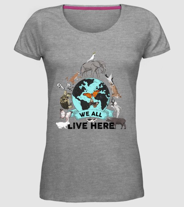 We all live here model gri pe tricou