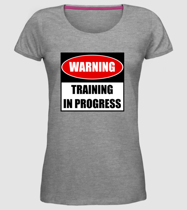 Warning Training In Progress model gri pe tricou