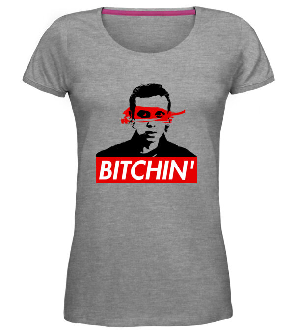  model  pe tricou