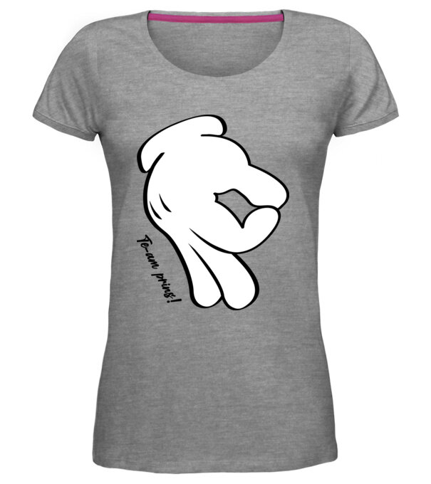  model  pe tricou