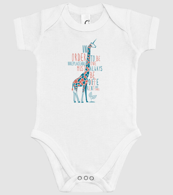 Giraffe model alb pe tricou