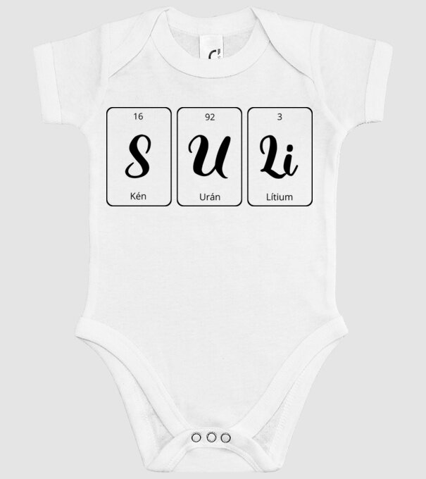 model alb pe tricou