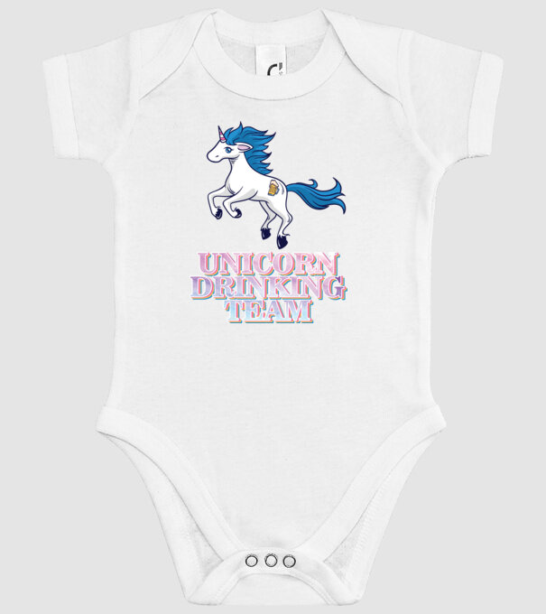 Unicorn drinking team model alb pe tricou