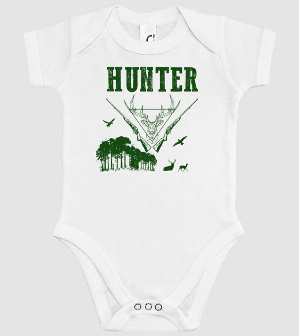 Vânător model alb pe tricou