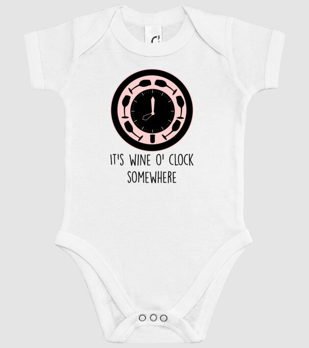 Wine o clock model alb pe tricou