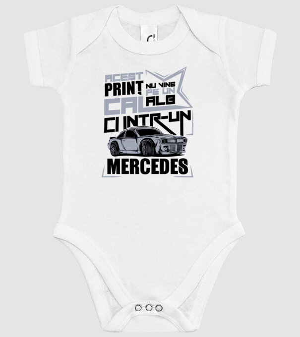 Acest prinț nu vine pe un cal alb, ci într-un Mercedes model alb pe tricou