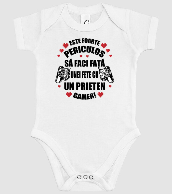 este foarte periculos să faci față unei fete cu un prieten gamer! model alb pe tricou